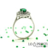anillo-con-esmeralda-talla-ovalada-y-diamantes-talla-brillante-oro-blanco