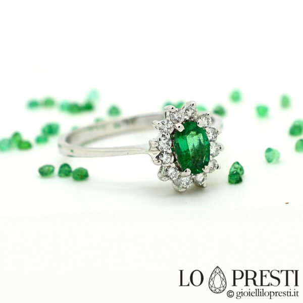 women's-gift-ring-with-emerald-and-brilliant-diamonds-gold