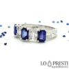 anel trilogia de safira com diamantes e safiras azuis em ouro branco