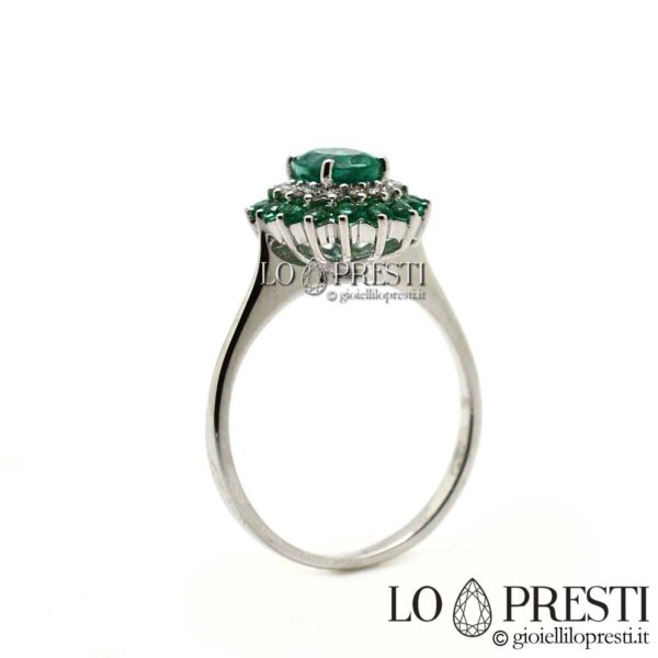 anel de eternidade clássico com esmeraldas, esmeraldas e diamantes