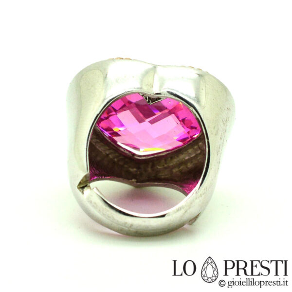 Женское кольцо в форме сердца из розового кварца