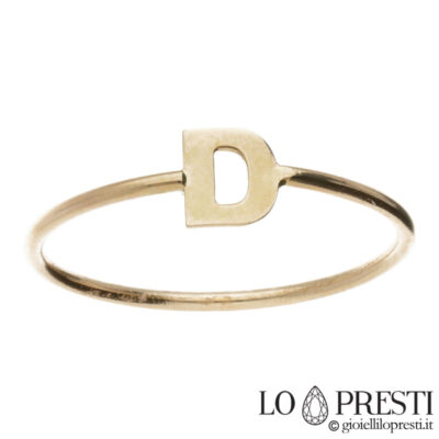 ring with initial letter in 18kt yellow gold