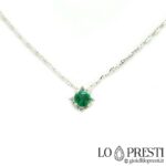 Light point pendant necklace na may emerald at brilliant diamonds, guarantee certificate. Simple at pino.