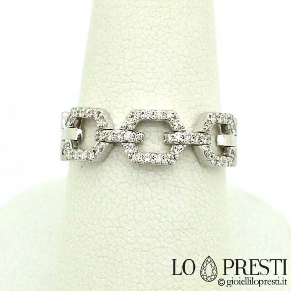 Anello snodato in oro bianco 18kt con diamanti taglio brillante,particolare,elegante e raffinato.