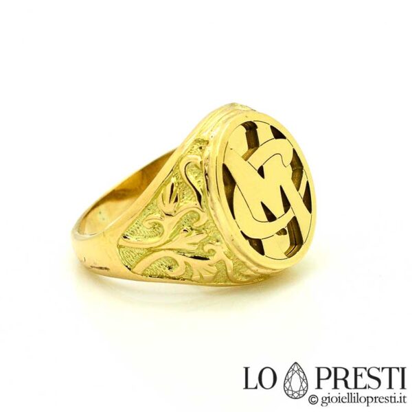 Мужское кольцо из желтого золота 18 карат с персонализированными инициалами, изделие ручной работы.