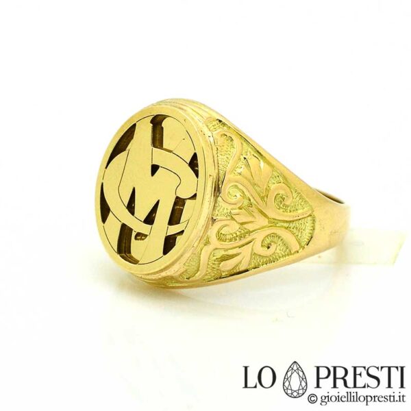 خاتم رجالي من الذهب الأصفر عيار 18 قيراطًا مخصص بالأحرف الأولى، منتج مصنوع يدويًا.