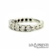 Обручальное кольцо из белого золота 18 карат с бриллиантами, особая закрепка, которая лучше всего подчеркивает драгоценные камни, модный тренд.