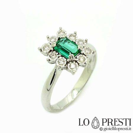 Ring with natural emerald and brilliant diamonds promo discount offer