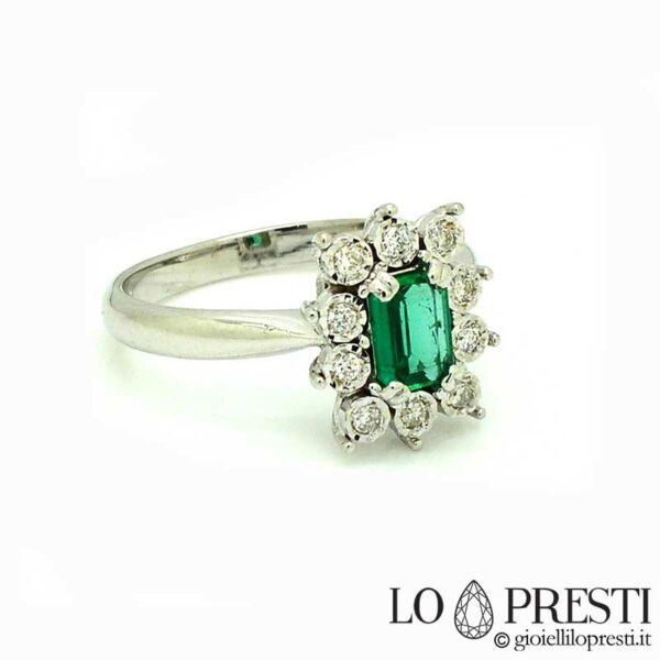 Oferta de desconto promocional de anel com esmeralda natural e diamantes brilhantes