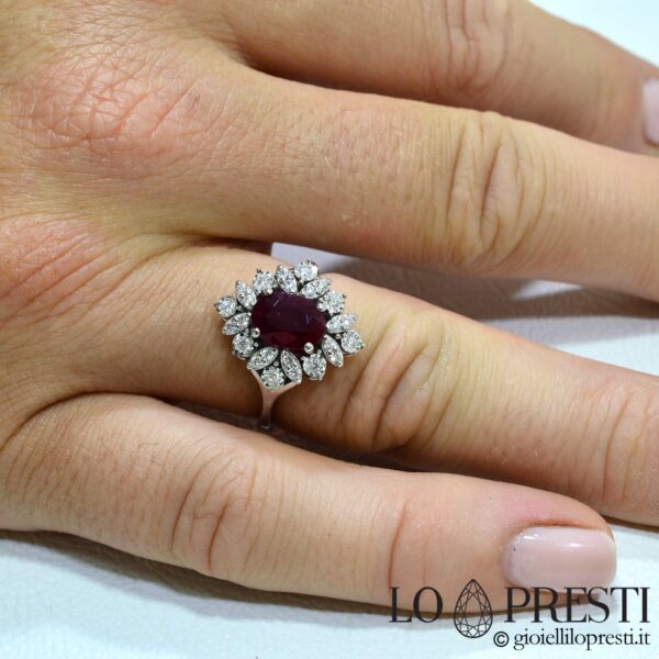Ring mit natürlichem Rubin und zertifizierten Diamanten