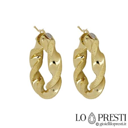 Bush circle earrings sa 18kt yellow gold, pulido at diamond-cut na pagkakagawa, ideya ng regalo.