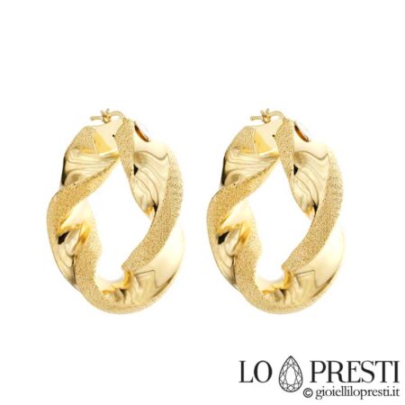 Bush circle earrings sa 18kt yellow gold, pulido at diamond-cut na pagkakagawa, ideya ng regalo.