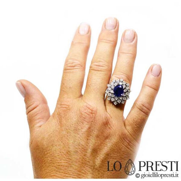 Ring mit ovalen blauen Saphirdiamanten aus 18-karätigem Weißgold