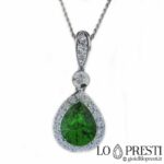 necklace-with-emerald-and-diamonds-and-diamonds