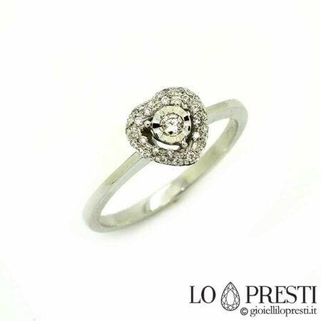 Anel Eternity com design de coração em ouro branco 18kt moderno com diamantes lapidação brilhante. Caixa de presente e certificado de garantia.