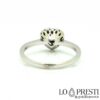 Eternity-Herz-Design-Ring aus modernem 18-karätigem Weißgold mit Diamanten im Brillantschliff. Geschenkbox und Garantiezertifikat.
