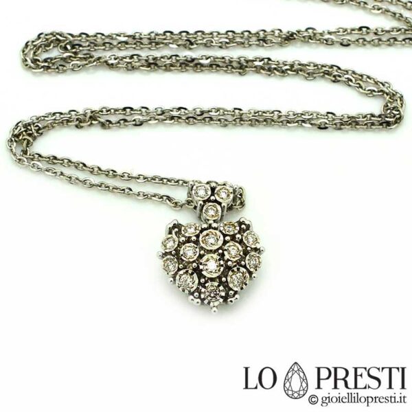 Collar y colgante de corazón de diseño moderno con pavé de diamantes talla brillante en oro blanco de 18kt, certificado de garantía y caja regalo.
