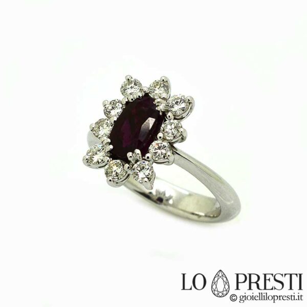 Eternity-Ring mit 100 % natürlichem Mosambik-Rubin von wunderschöner Farbe, umgeben von natürlichen Diamanten im Brillantschliff, aus 18-karätigem Weißgold. Garantiezertifikat und Geschenkbox.