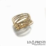 Многорядное кольцо из 18-каратного желтого золота — дизайнерский и модный предмет. Гарантийный талон и подарочная коробка.