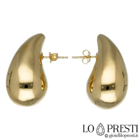 Women's drop-shaped pendant earrings sa 18kt yellow gold na may snap closure. Certificate of guarantee at gift box.