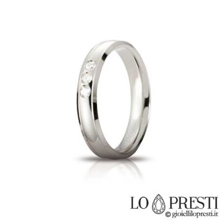 Unaerre Orion model wedding ring in 18 kt white or yellow gold with three diamonds, customizable via internal engraving.