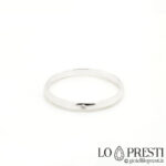 18kt white gold wedding ring with natural brilliant cut diamond