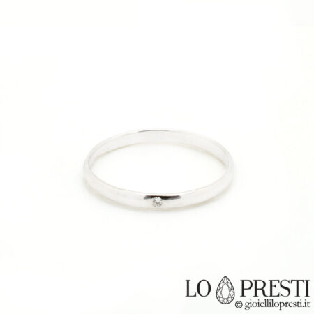 Обручальное кольцо из белого золота 18 карат с натуральным бриллиантом классической огранки