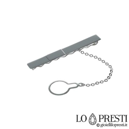 Customizable 18 kt white gold tie clip accessory for men. Warranty certificate and gift box.
